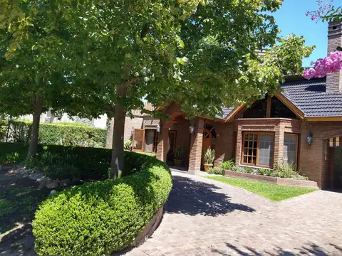 Casa en venta y alquiler temporario en Country Banco Provincia