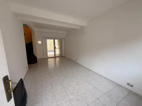Depto Tipo Casa en Alquiler de 4 ambientes