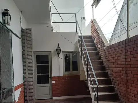 VENTA CASA  2  DORMITORIOS MAS COMODIN O TERCER DORMITORIO