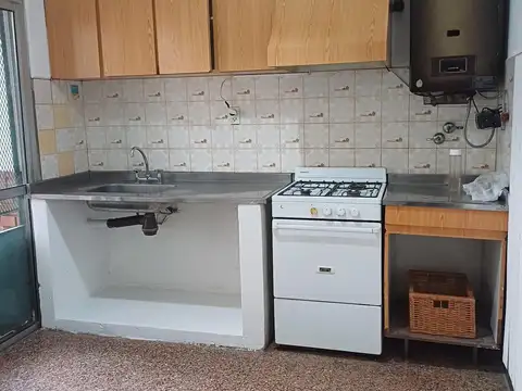Casa 4 ambientes con 1 baño