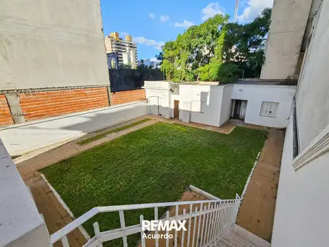 Casa en Alquiler con 5 cocheras