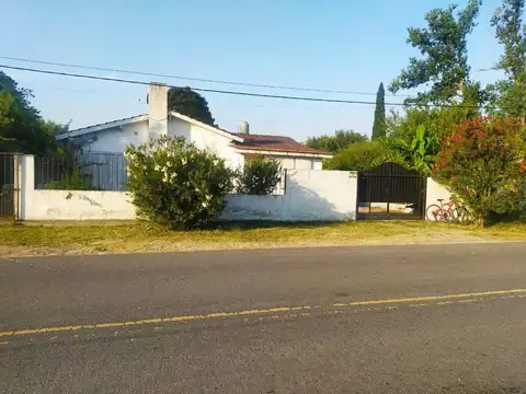 Venta - Casa - Zona comercial - Los Pinos - Exaltación de la Cruz