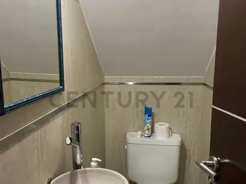 Casa 4 ambientes con 2 baños