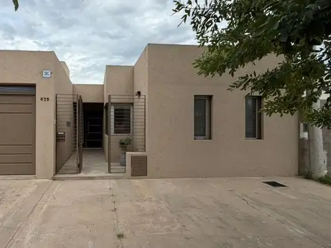 Se vende casa IMPECABLE,2 dorm,zona residencial VT