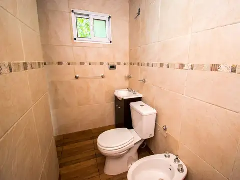 Casa 5 ambientes con 2 baños
