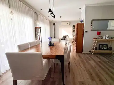 Casa 6 ambientes con 4 baños