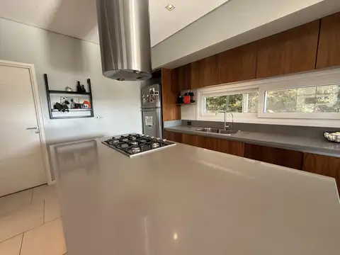 Casa en Venta con 4 cocheras