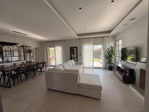 Casa en Venta al Oeste