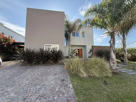 Venta Casa 5 Ambientes en Ceibos Puertos