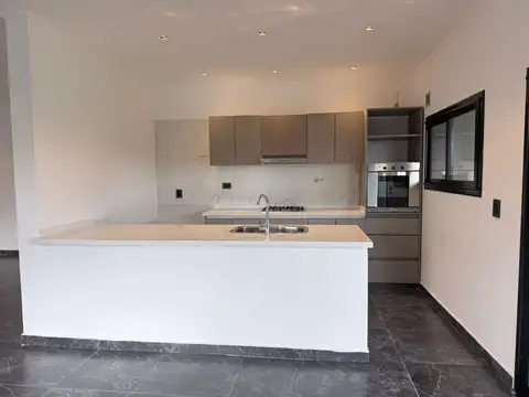 Casa en Venta en Presidente Derqui, USD 212.000