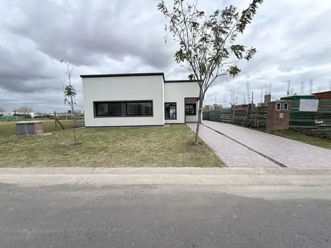 Casa de 5 Ambientes en Barrio San Pablo – Diseño Moderno y Confort en Pilar ?