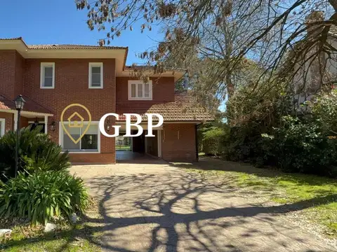 Casa en alquiler en Barrio Saint Thomas Norte Sur