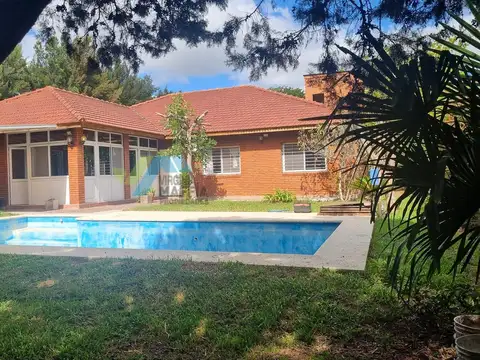 Casa en Venta con 3 cocheras
