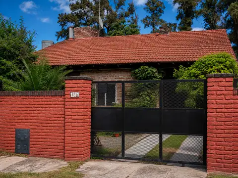 Venta - Casa 4 Ambientes En Paso del Rey, a solo 4 cuadras de la Avenida Gnecco y a 1 cuadra del Acceso Oeste
