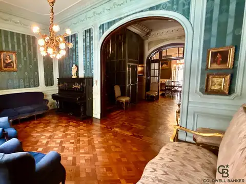 Casa 8 ambientes con 6 baños