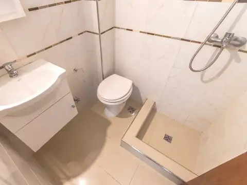 Presidente José Evaristo Uriburu 700, Piso 7