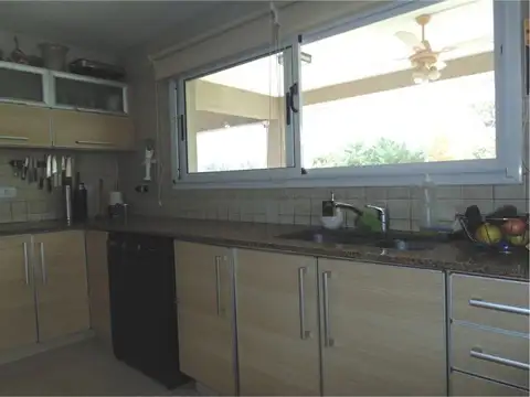 Casa en Venta con 4 cocheras