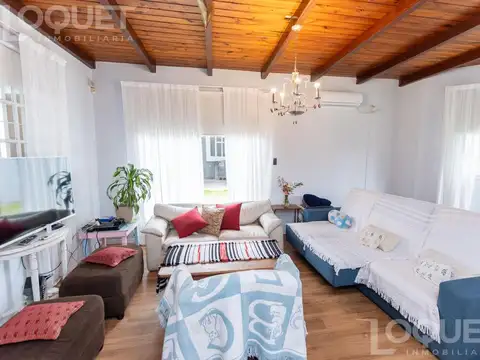 Casa en Venta con 3 cocheras