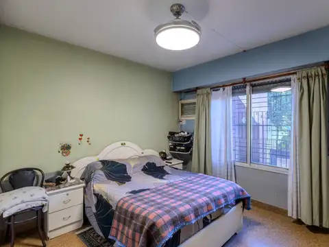 CASA 5 AMB EN VENTA CON PILETA EN CENTRO LAFERRERE