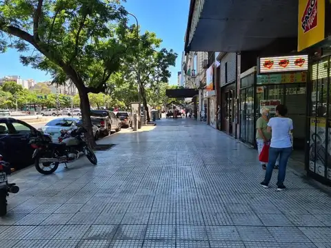 Carlos Pellegrini 700