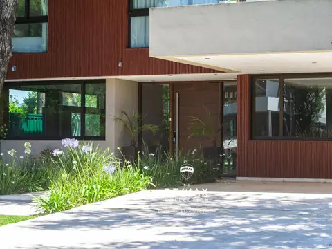 Casa 7 ambientes con 4 baños