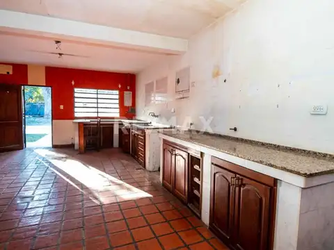 Casa 5 ambientes con 2 baños
