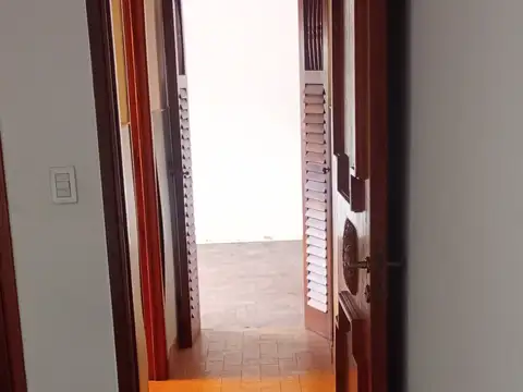 2 AMB-CONTRAFRENTE-OR NORTE-1° PISO POR ESCALERA