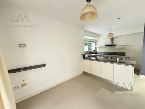 Casa 5 ambientes con 3 baños