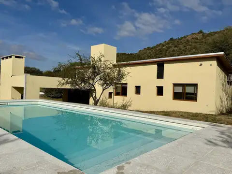 Casa en venta Potrerillo de Larreta 4dor en suite, pileta. A Estrenar