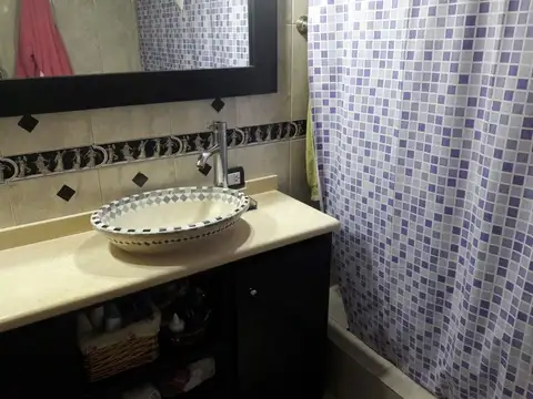 Casa en Alquiler con 1 cochera
