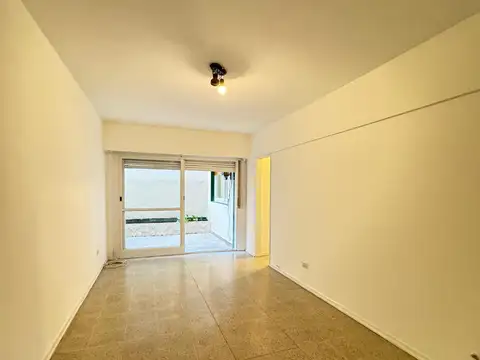 Artigas 1794 planta baja, 2 ambientes con 2 patios- amplio!