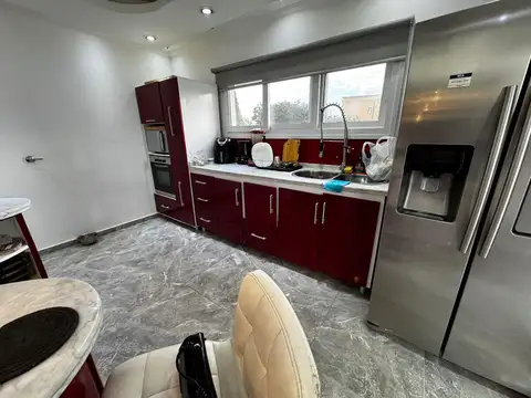 Casa 5 ambientes con 6 baños