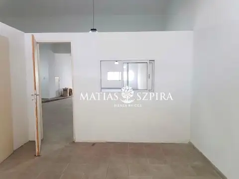 Inmueble comercial / oficinas de 345 m² con montacargas en Pompeya – Límite Distrito Tecnológico