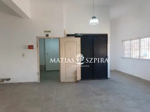 Oficina 2 ambientes con 6 baños