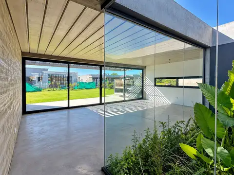 Casa en Alquiler en Pilar del Este - Santa Emilia, USD 1.100