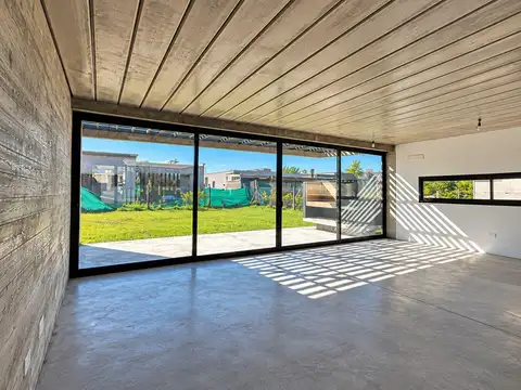 Casa  en Alquiler en Santa Emilia, Pilar del Este, Pilar