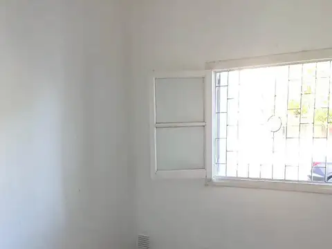 Casa 7 ambientes con 1 baño