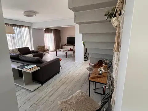 Departamento 6 ambientes con 3 baños