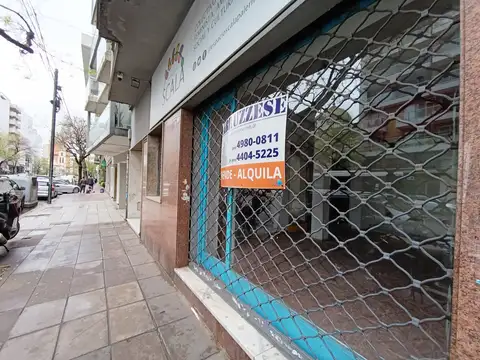 Propiedad Versátil-PATIO Cubierto-PH Frente AptoProfesional -Entrada indelpendiente Frente Vidriera y Metalica
