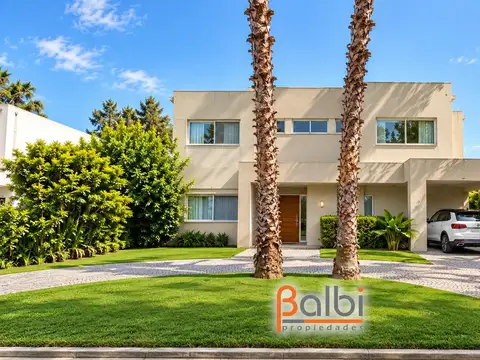 Casa 6 Ambientes con piscina - Barrio la Pradera