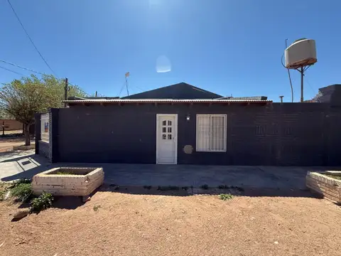 Casa 5 ambientes con 1 baño