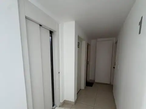 Departamento 2 ambientes con balcon y parrilla propia.