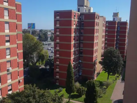 OPORTUNIDAD 4 AMB A REFACCIONAR, COCINA INDEPEND + LAVADERO, TODO LUZ Y SOL