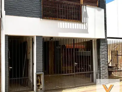 Casa en venta - 4 dormitorios 5 baños - Cochera - 210mts2 - La Plata
