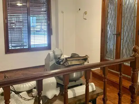 Casa 9 ambientes con 5 baños