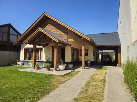 Casa de 175m2 con quincho y patio en Barrio Buenos Aires