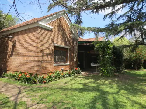 CASA EN UNA PLANTA. CLASICA.  MUY ESPECIAL-SANTA RITA-