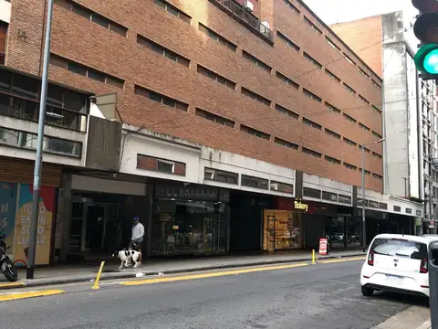 COCHERA CÓMODA EN TRIBUNALES.¡IDEAL INVERSIÓN O USO PARTICULAR!