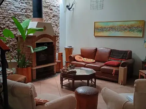 Casa 5 ambientes con 4 baños