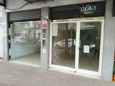 Alquiler local de 5 x 11 (doble frente/vidriera) a metros de